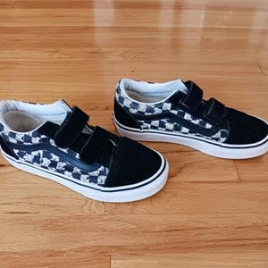 Snoopy / Peanuts brand Vans Old Skool big boys size 2